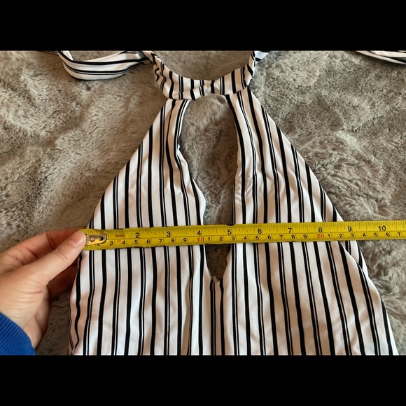 O’neill one piece swimsuit, halter top, black and white. XS. Never worn. - Picture 5 of 10